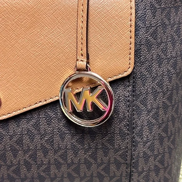 Michael Kors Jersey Signature Dark Brown and Tan Tote Approx. 16 x 11 x 6 - Picture 7 of 17